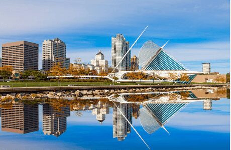 Milwaukee skyline with Art Museum reflection